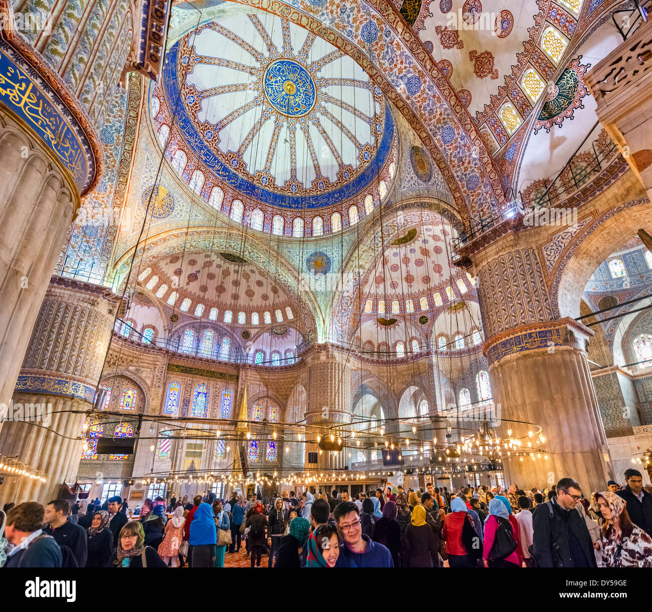 Interno della moschea blu (Sultanahmet Camii), quartiere di Sultanahmet, Istanbul, Turchia Foto Stock