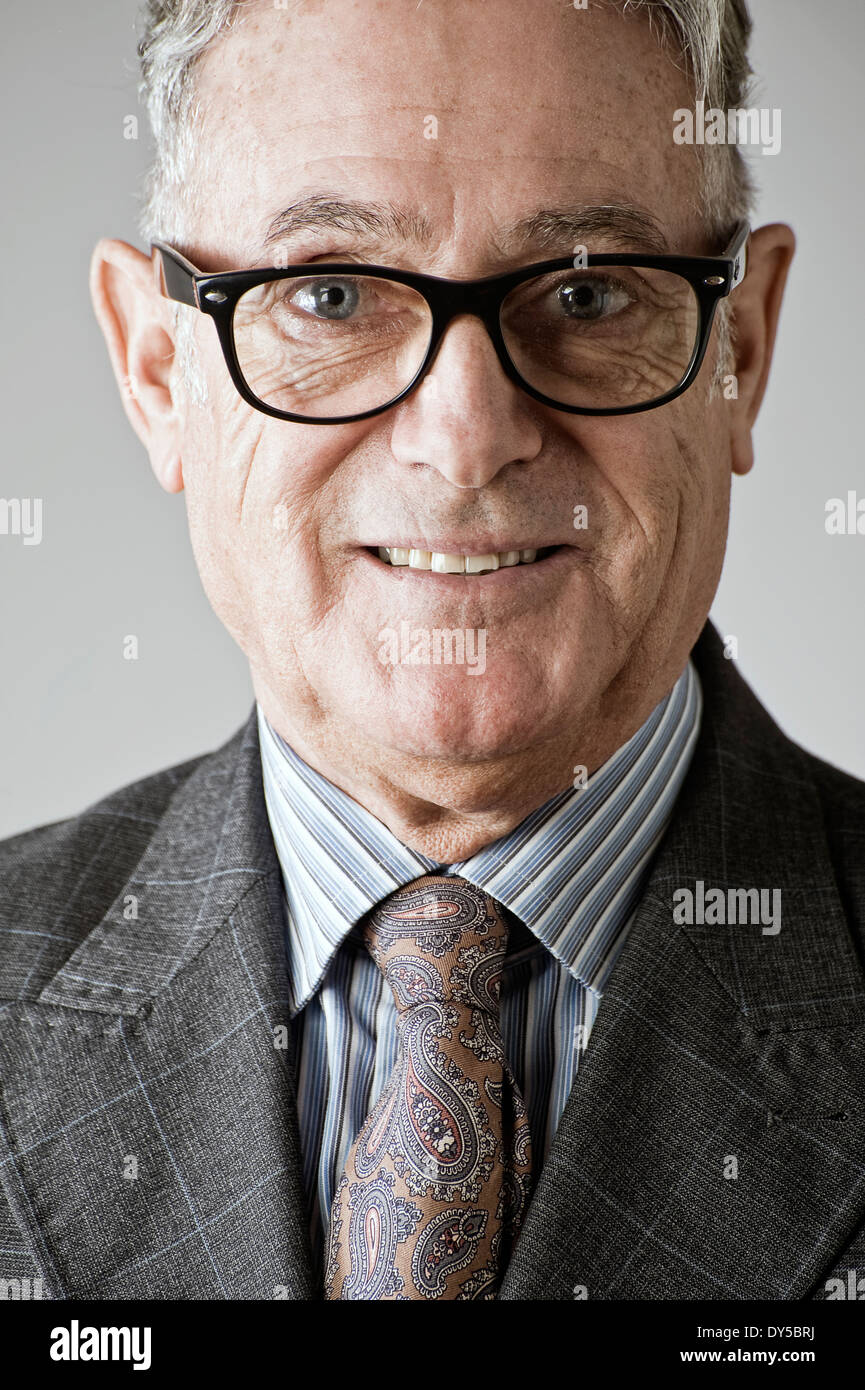 Ritratto di uomo anziano, indossa una tuta e tirante Foto Stock
