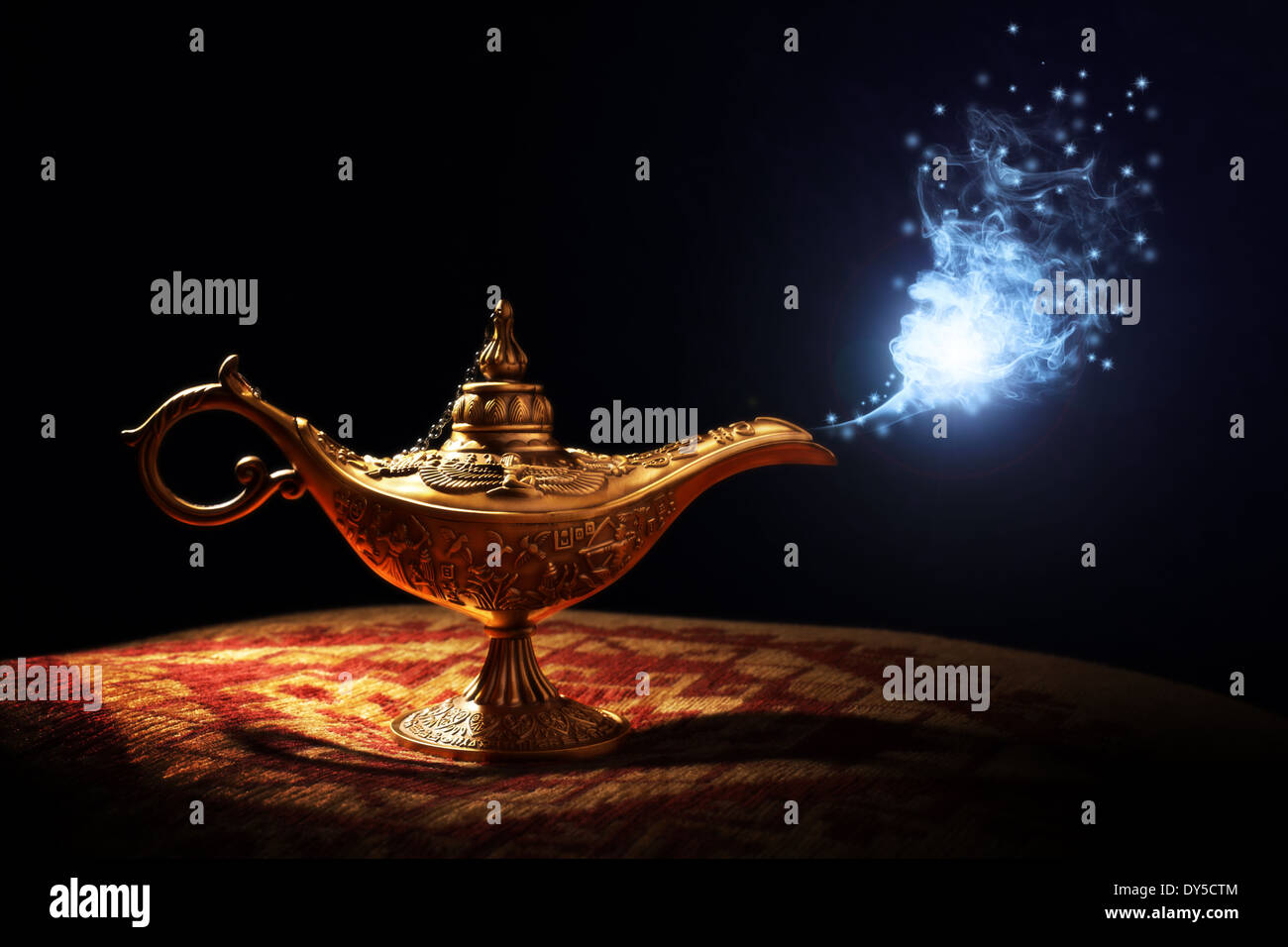 Magia di Aladino lampada Genie Foto Stock