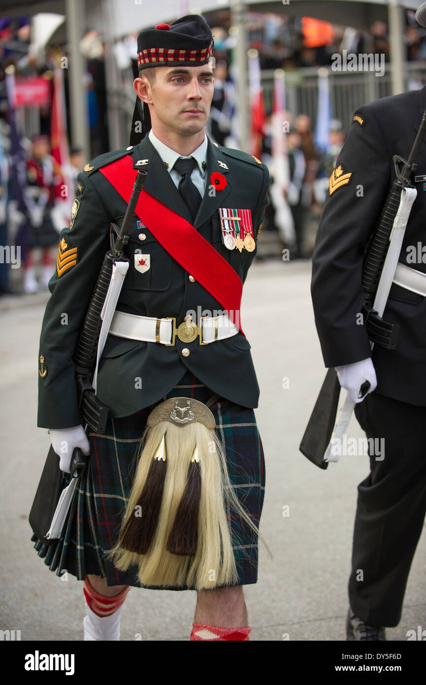 Militare canadese guardia d'onore indossa kilt al Giorno del Ricordo cerimonia Vancouver British Columbia Foto Stock