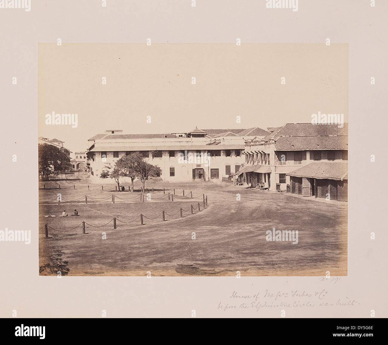 La House of Messer Forbes & Co., un importante istituto bancario a Bombay prima della costruzione di Elphinstone Circle. Ha giocato un ruolo significativo nel primo panorama finanziario di Bombay. Foto Stock