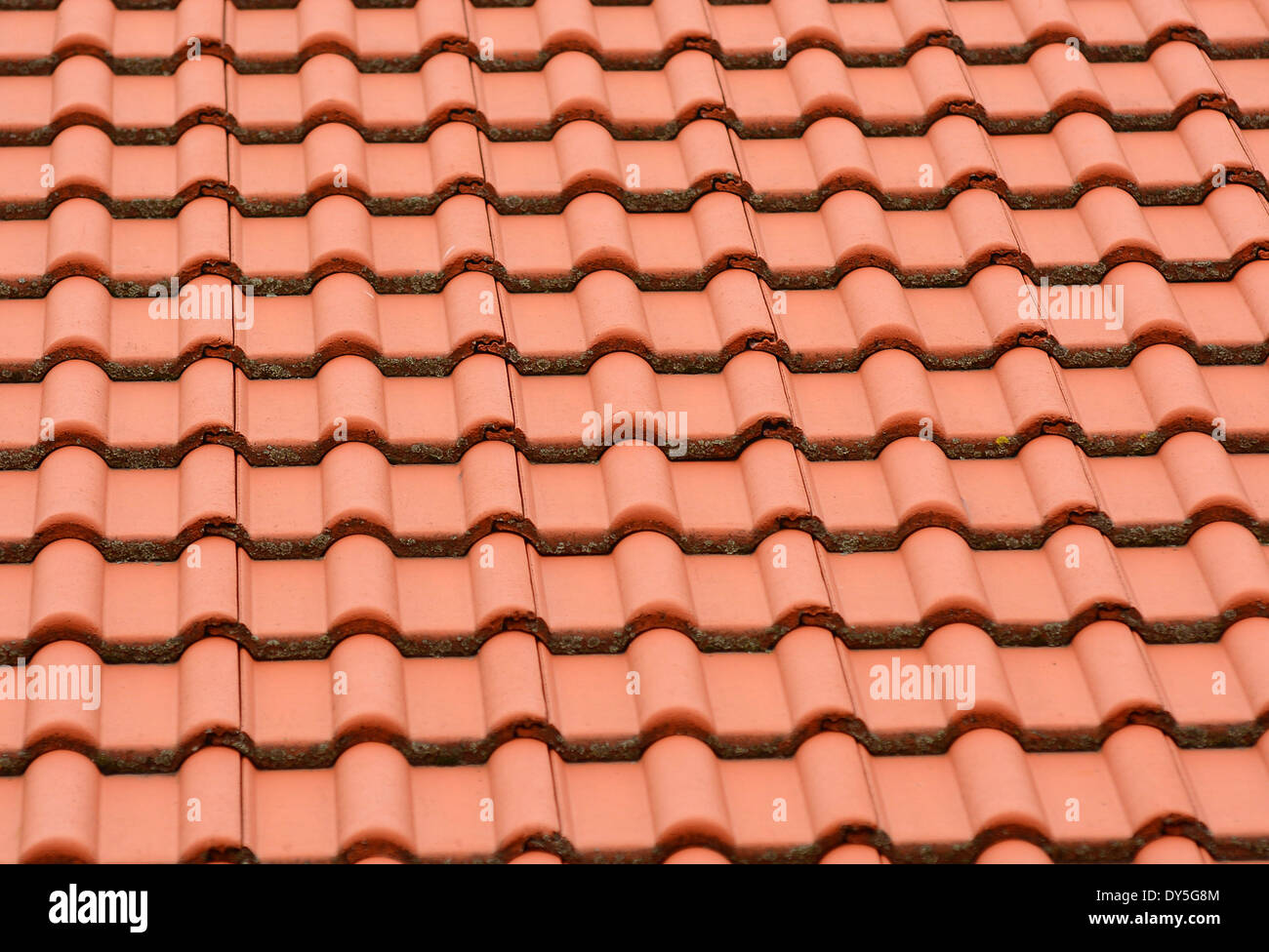 Sfondo dall'arancio tegola di tetto. Foto Stock