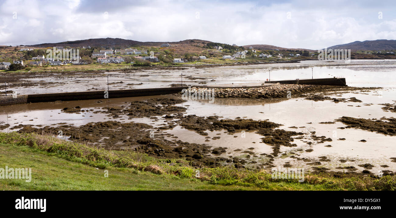 Irlanda, Co Donegal, Costa Atlantica, Rosses, villaggio Dungloe Harbour, panoramica Foto Stock