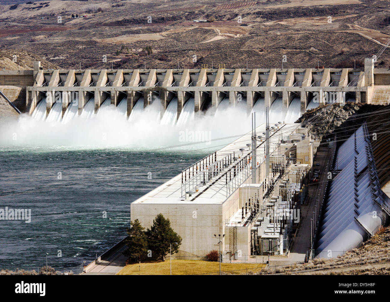 Chief Joseph Dam, il secondo più grande produttore di energia negli USA, diga idroelettrica sul fiume Columbia, nello stato di Washington, USA Foto Stock