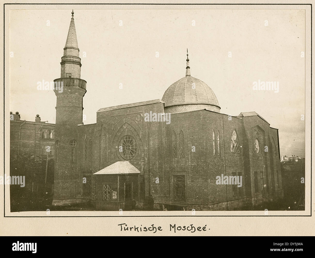 La Moschee Tuerkische, o Moschea turca, presenta una caratteristica architettura ottomana. Situato in Ucraina, è servito come sito religioso e culturale durante la prima guerra mondiale, con personale militare spesso presente a causa del significato strategico della regione. Foto Stock