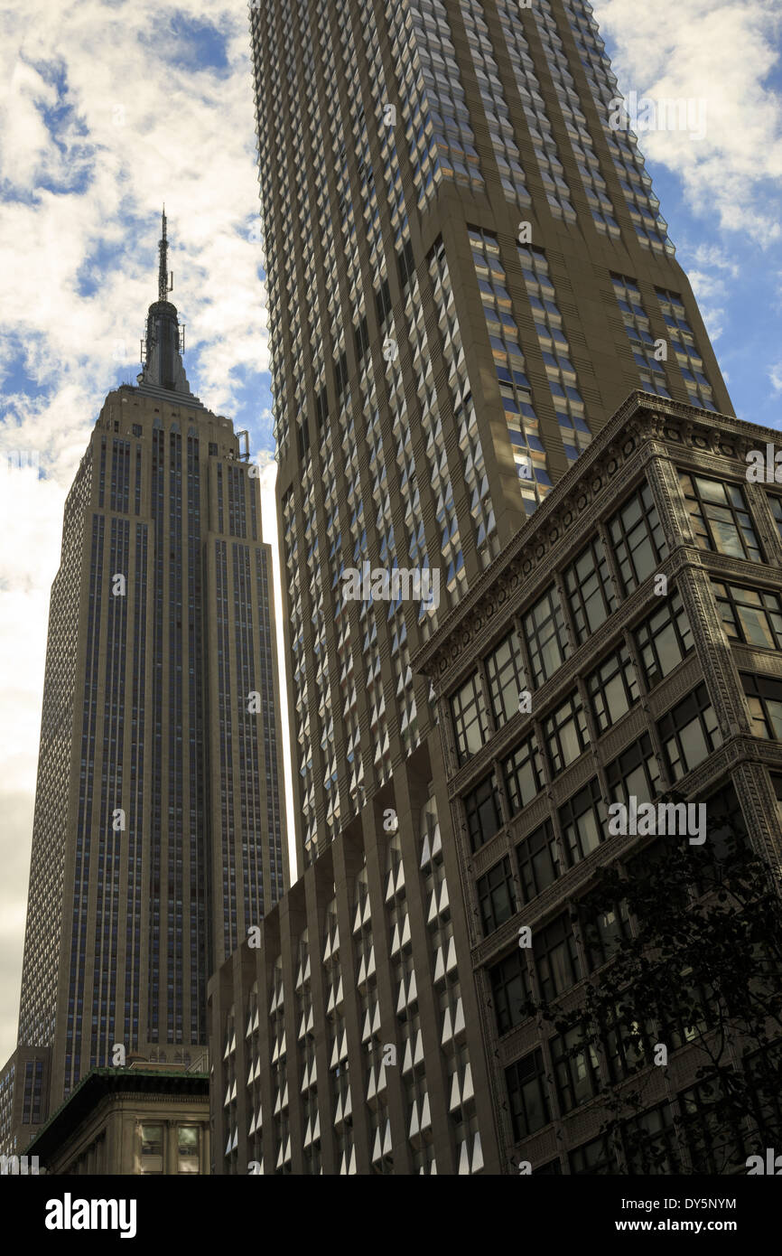 Empire State Building e il Langham Place in precedenza denominata The Setai Fifth Avenue o 400 Fifth Avenue di New York grattacieli Foto Stock
