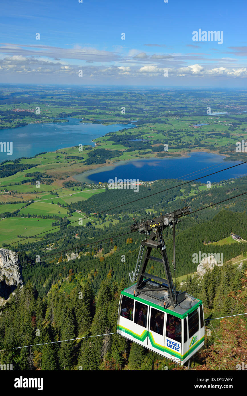 Tegelberg funivia con il lago di Forggensee e lago Bannwaldsee, Tegelberg, gamma Ammergau, Allgaeu, Svevia, Baviera, Germania Foto Stock