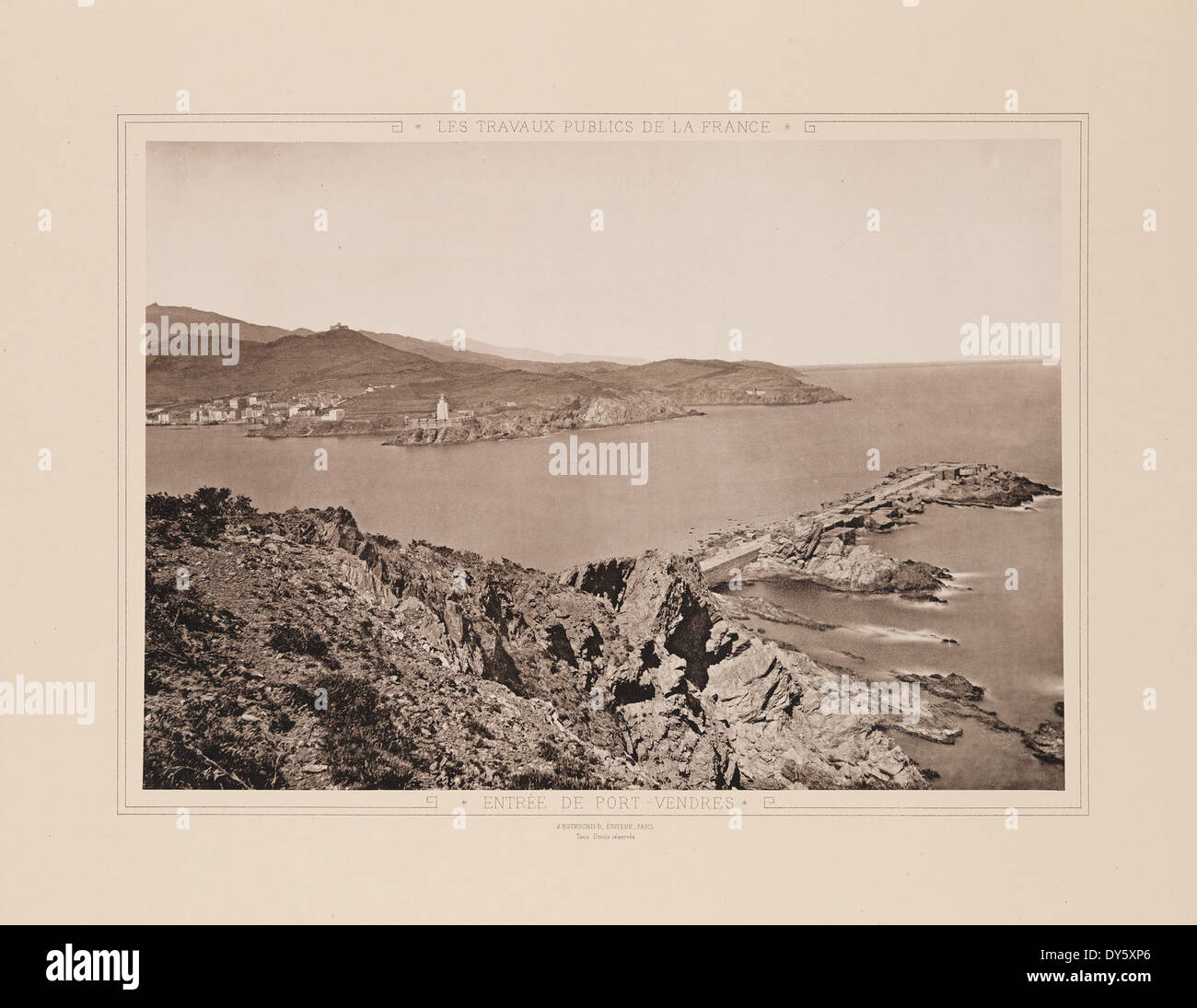 L'ingresso di Port-Vendres, situato nella regione francese della Linguadoca-Rossiglione, è un punto di accesso marittimo fondamentale per il dipartimento dei Pirenei-Orientales. Il porto facilita le spedizioni e il commercio lungo la costa mediterranea ed è una parte cruciale dell'economia della regione. Foto Stock