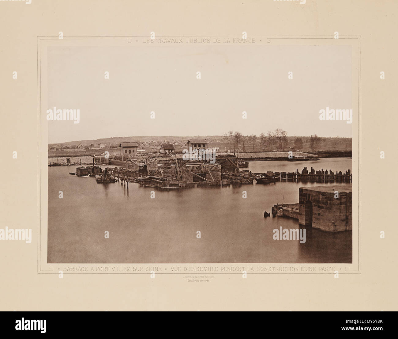 La Barrage de Port-Villez sulla Senna in Francia è un'importante diga in costruzione. Rappresenta un importante lavoro di ingegneria civile per la gestione delle acque e il controllo delle inondazioni nella regione. Foto Stock