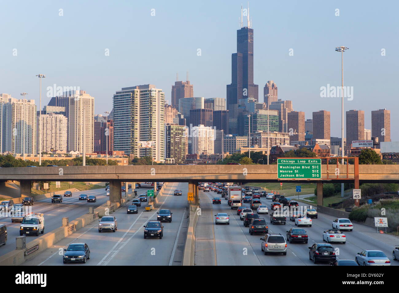Interstate portando Downtown Chicago, Illinois, Stati Uniti d'America, America del Nord Foto Stock