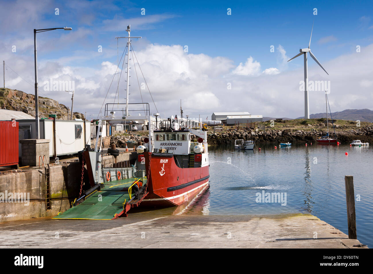 Irlanda, Co Donegal, Rosses Burtonport, Arranmore traghetto per auto Rhum a scivolo Foto Stock