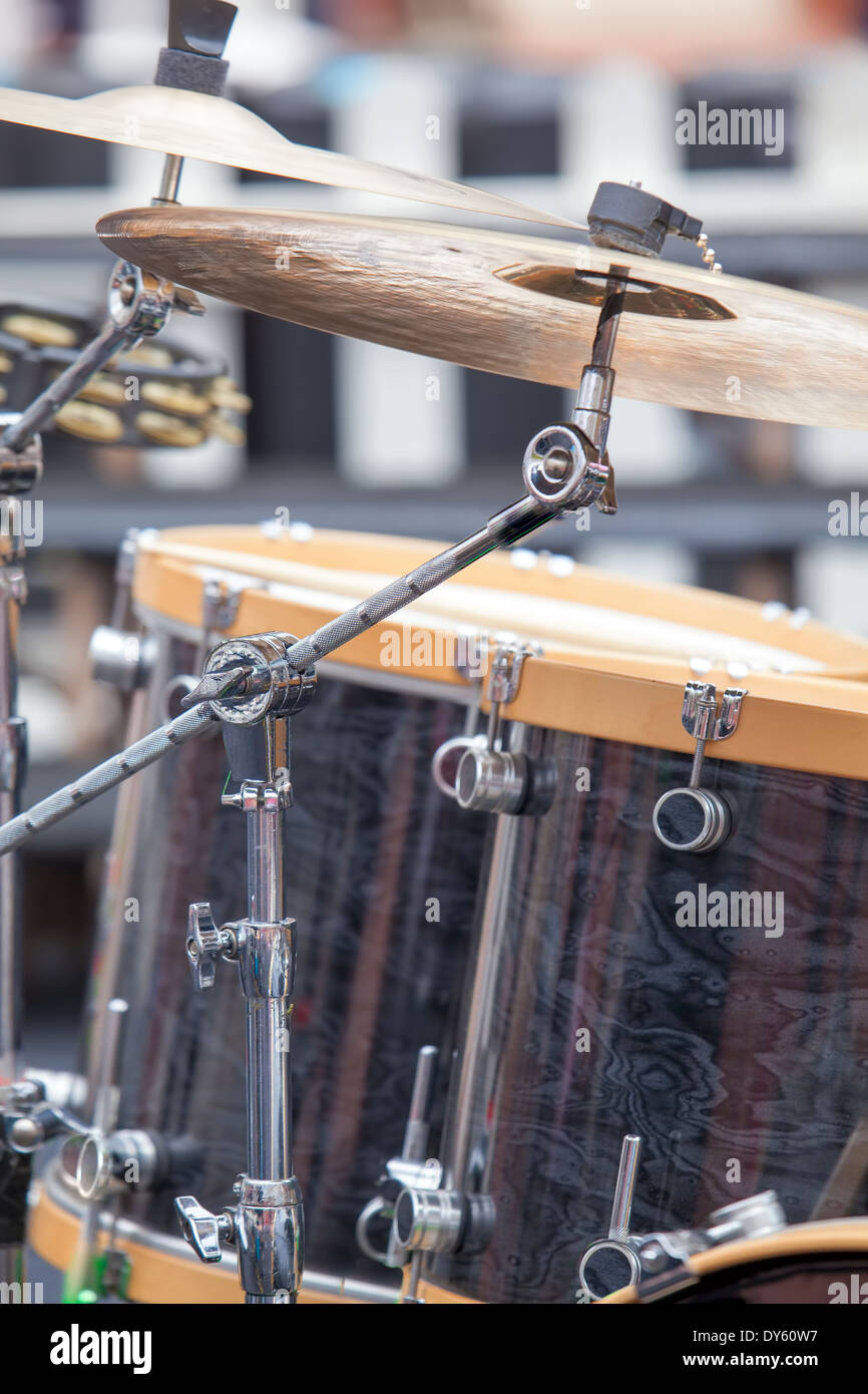 Drum Kit set di tamburi e cembali per concerto live performance Closeup Foto Stock
