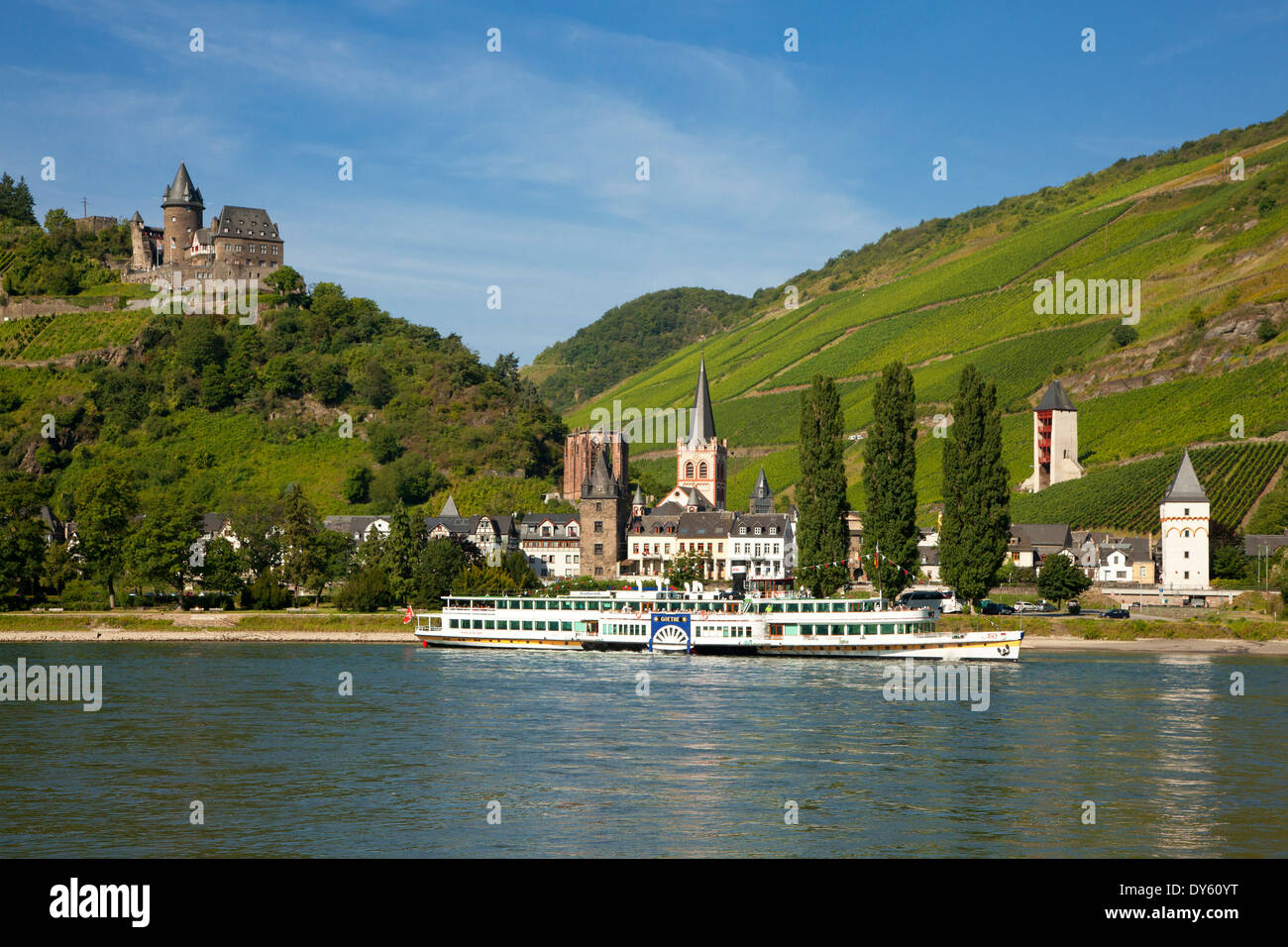 Ruota a palette vaporizzatore Goethe presso il fiume Reno, Bacharach con Castello Stahleck, Reno, Renania-Palatinato, Germania Foto Stock