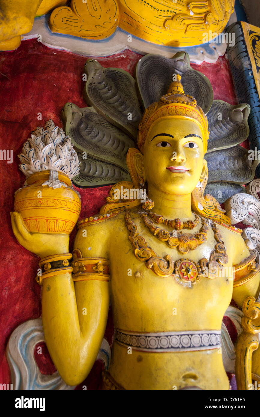 Parete di carving icona buddista, tempio della Sacra Reliquia del Dente, Sito Patrimonio Mondiale dell'UNESCO, Kandy, Sri Lanka, Asia Foto Stock