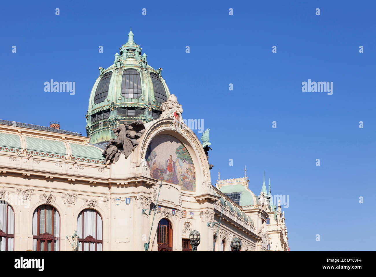 Cupola della Casa Municipale Obecni Dum, in stile Art Nouveau, Piazza della Repubblica, Praga, Boemia, Repubblica Ceca, Europa Foto Stock