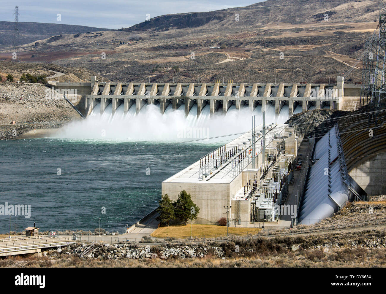 Chief Joseph Dam, il secondo più grande produttore di energia negli USA, diga idroelettrica sul fiume Columbia, nello stato di Washington, USA Foto Stock