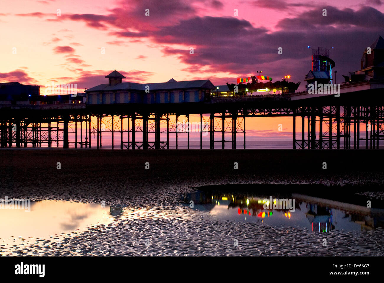 Pier di Blackpool al tramonto Foto Stock