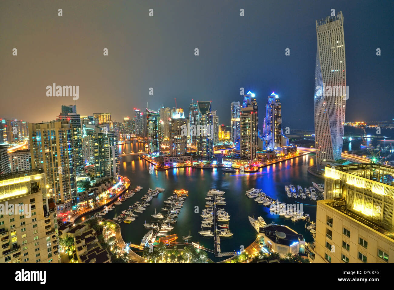 Nuovo o di Dubai Dubai Marina di sera Foto Stock