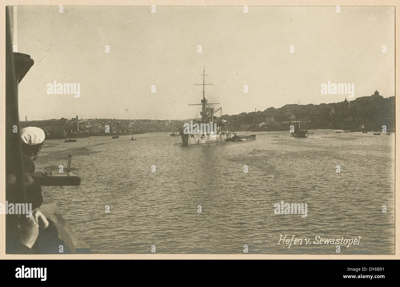 Hafen contro Sevastopol fu un luogo degno di nota in Crimea durante la prima guerra mondiale, dove le forze aeree tedesche, il Luftstreitkräfte, condussero operazioni militari. Il porto di Sebastopoli fungeva da sito strategico per gli scontri navali e aerei. Foto Stock