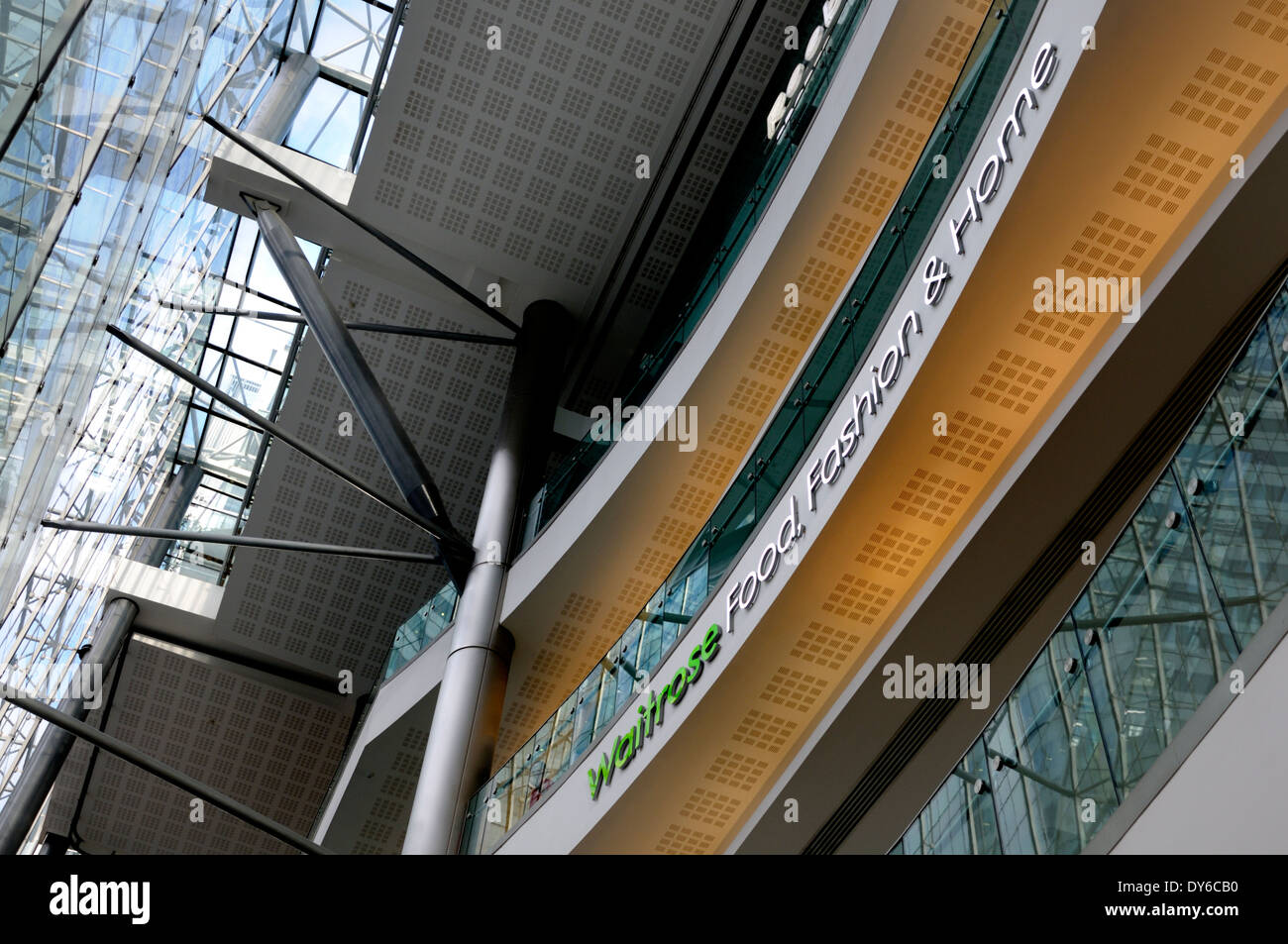 Londra, Inghilterra, Regno Unito. Docklands / Canary Wharf. Waitrose store Foto Stock