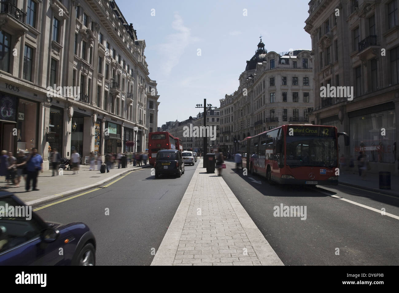 Regent Street con traffico & shoppers Foto Stock