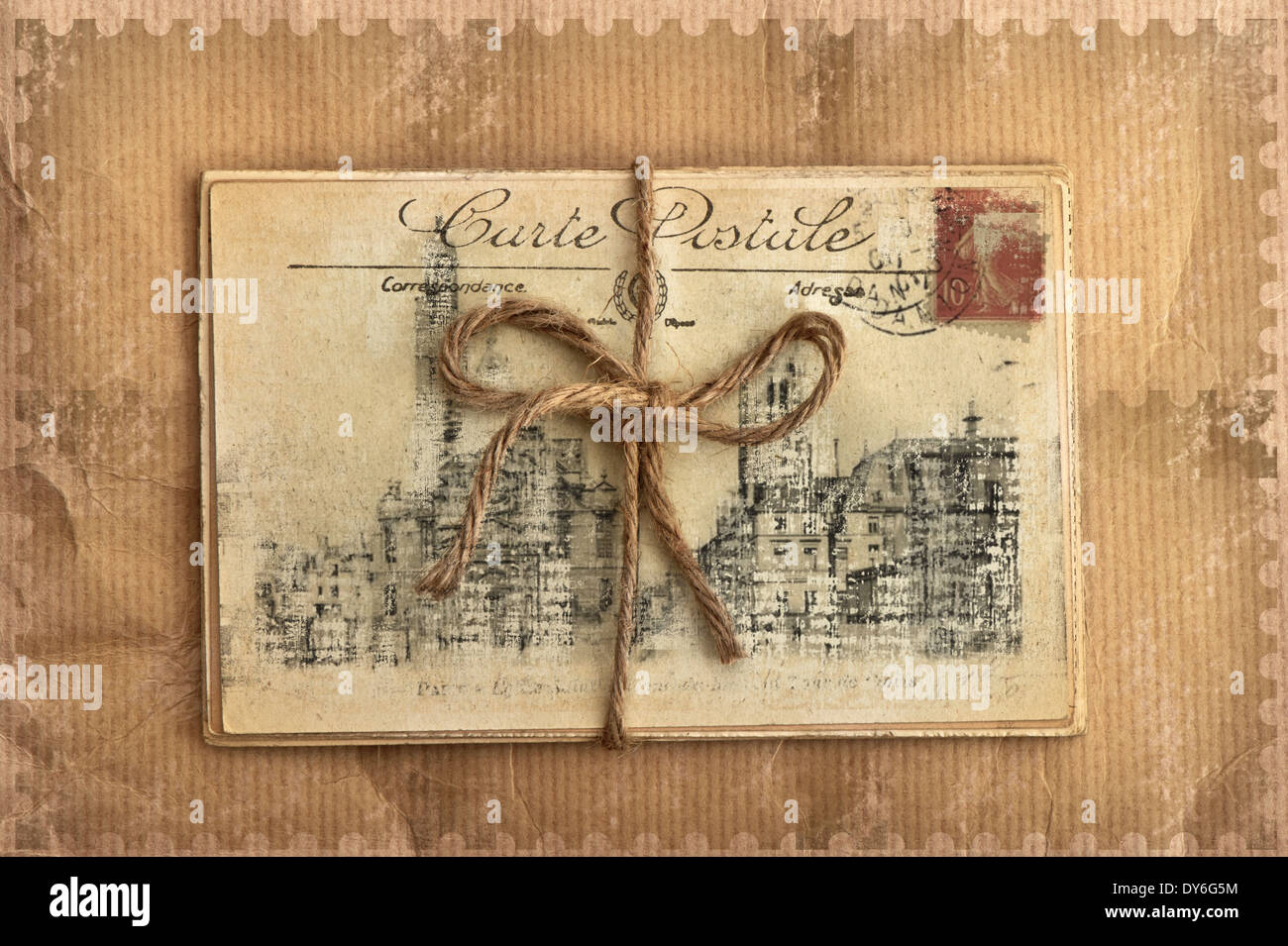 Vecchie cartoline postali francesi. grunge sfondo vintage Foto Stock