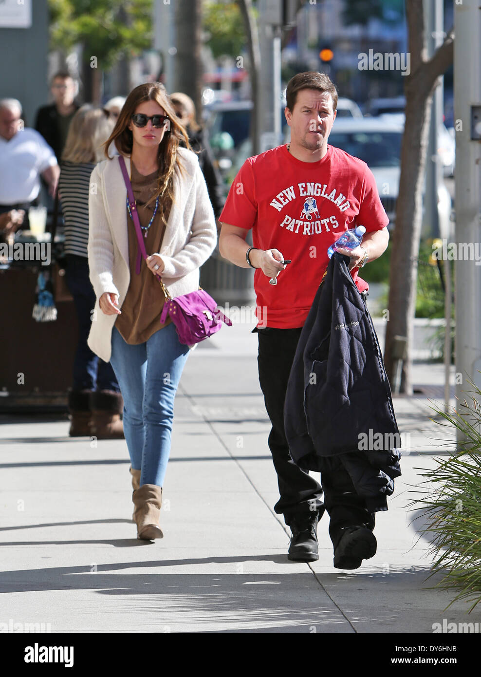 Mark Wahlberg e sua moglie lasciando Jack e branchie ristorante a Beverly Hills dopo aver pranzato togetherFeaturing: Rhea Durham,Mark Wahlberg dove: Beverly Hills CaliforniaWhen: 13 Dic 2012 Foto Stock