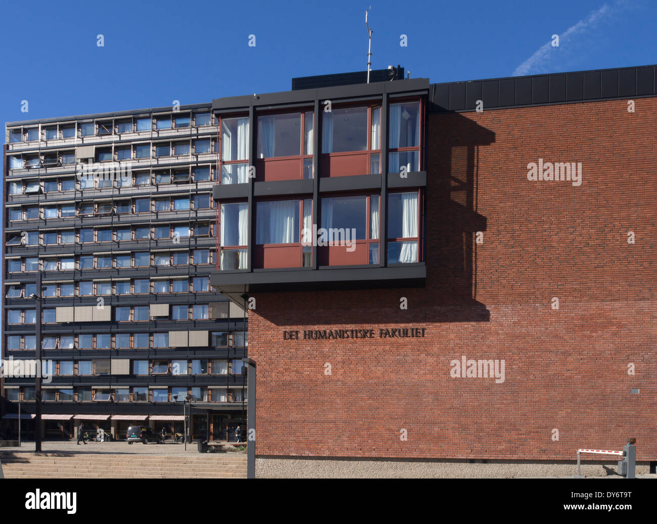 L'Università di Oslo Norvegia, campus principale in Blindern con edifici di diverse epoche, qui Facoltà di Scienze Umanistiche Foto Stock