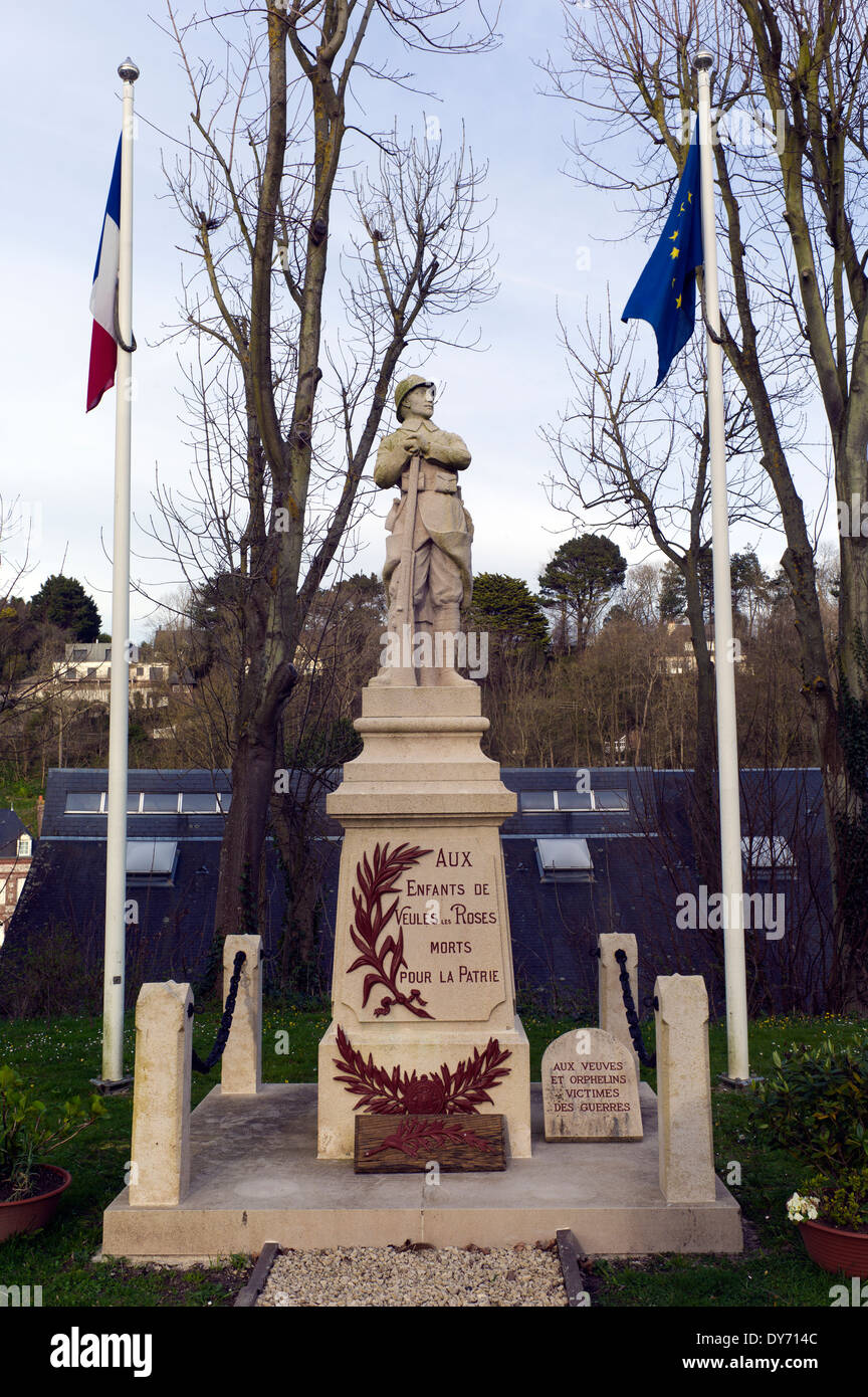 Stone War Memorial, soldato, Veules les roses, Normandia, Francia Foto Stock