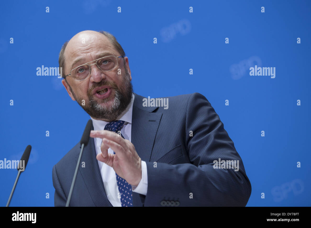 Berlino, Germania. 7 apr, 2014. Conferenza stampa congiunta dopo la riunione della SPD executive con il leader del partito della SPD Sigmar Gabriel, il comune candidato superiore dei socialdemocratici europei per le elezioni europee Martin Schulz e così come il Ministro degli Affari Esteri Frank-Walter Steinmeier a Willy Brandt-Haus a Berlino./Immagine: Martin Schulz, candidato dei socialdemocratici europei per le elezioni europee (foto di Reynaldo Paganelli/NurPhoto) © Reynaldo Paganelli/NurPhoto/ZUMAPRESS.com/Alamy Live News Foto Stock