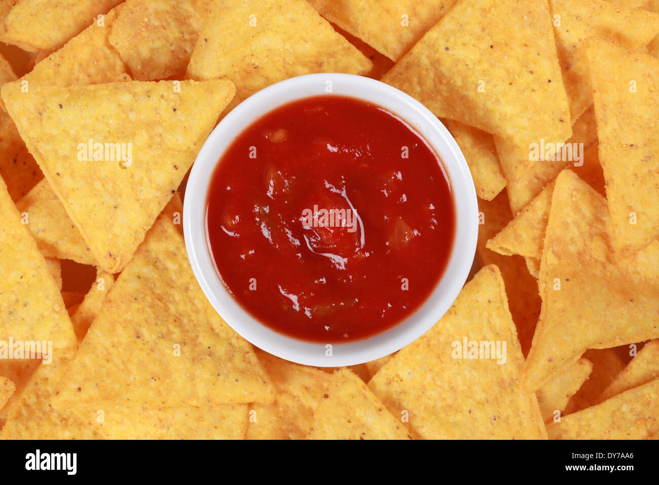 Collezione di messicani nachos servita con una salsa di salsa Foto Stock