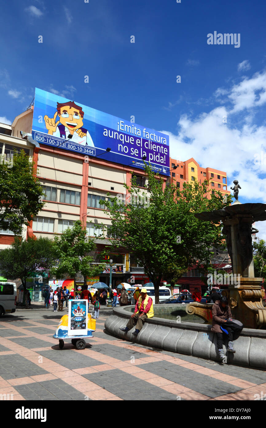 Segno incoraggiando le imprese per il rilascio ufficiale di entrate fiscali (facturas), parte di una campagna per ridurre l'evasione fiscale, La Paz, Bolivia Foto Stock