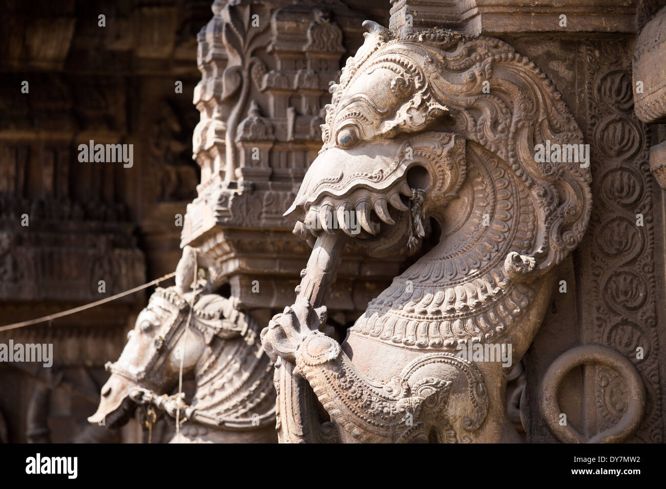 Sculture indù al di fuori del Meenakshi Amman Tempio, Madurai, India Foto Stock