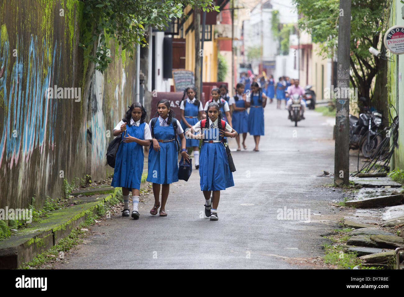 Le ragazze di ritorno da scuola di Kochi, in Kerala, India Foto Stock