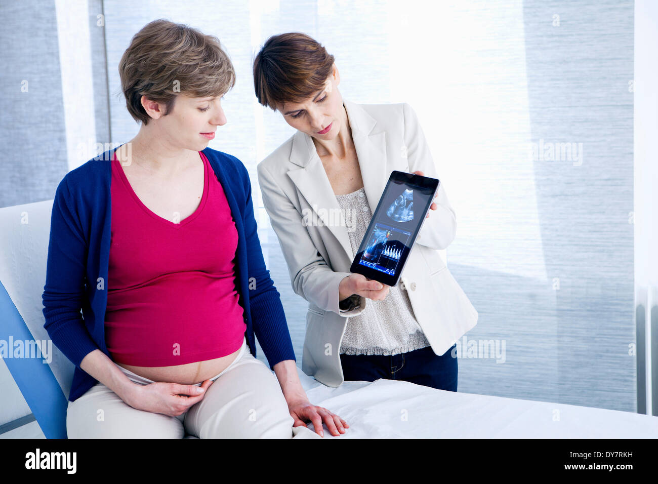 Donna incinta in consultazione Foto Stock