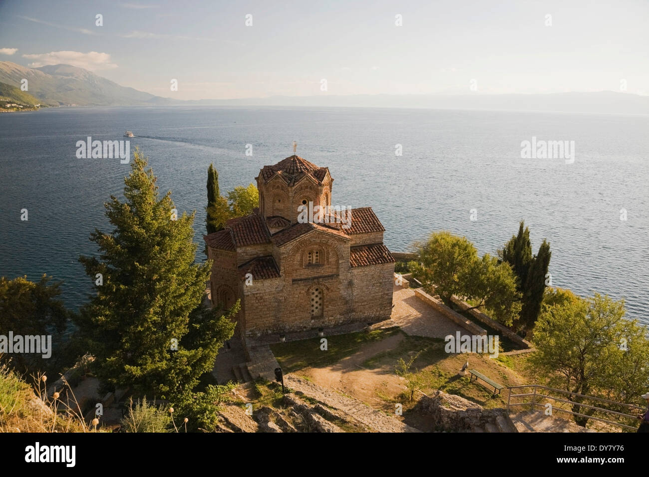 Il XIII secolo la chiesa di San Giovanni il teologo presso Kaneo, affacciato sul lago di Ohrid Ohrid Macedonia Foto Stock