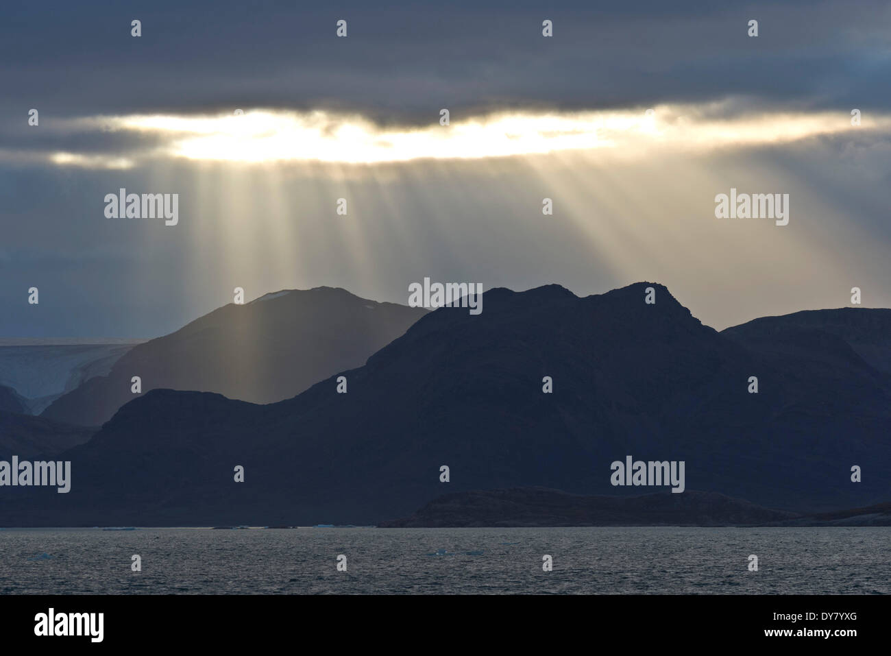 Kongsfjorden, Spitsbergen, isole Svalbard Isole Svalbard e Jan Mayen, Norvegia Foto Stock