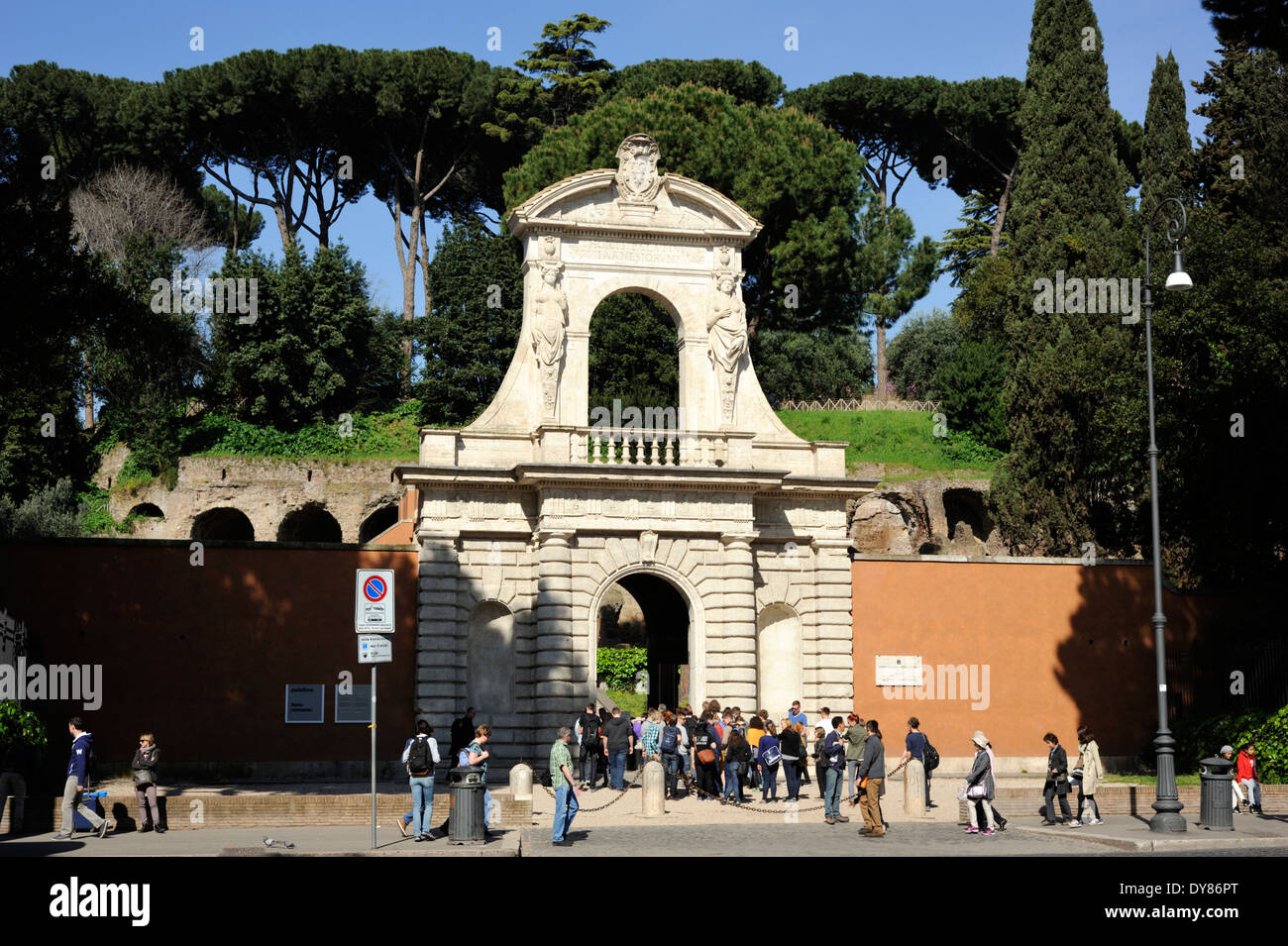 Italia, Roma, Colle Palatino, ingresso principale Foto Stock