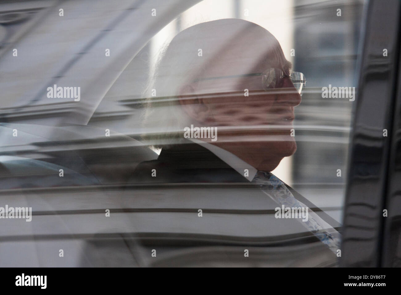 Londra, 9 marzo 2014. Presidente irlandese Michael D Higgins lascia il numero 10 dopo il pranzo con il Primo Ministro britannico David Cameron durante la sua visita di Stato nel Regno Unito. Credito: Paolo Davey/Alamy Live News Foto Stock