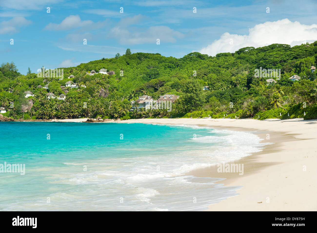 Spiaggia tropicale con acqua turchese Foto Stock