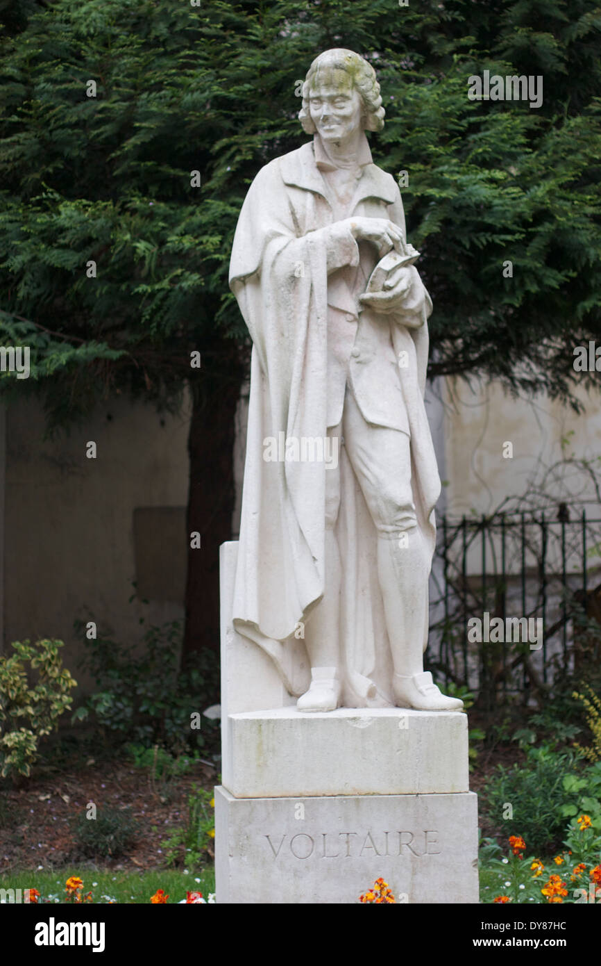 Statua di Voltaire (François-Marie Arouet 21 Novembre 1694 - 30 Maggio 1778) Foto Stock