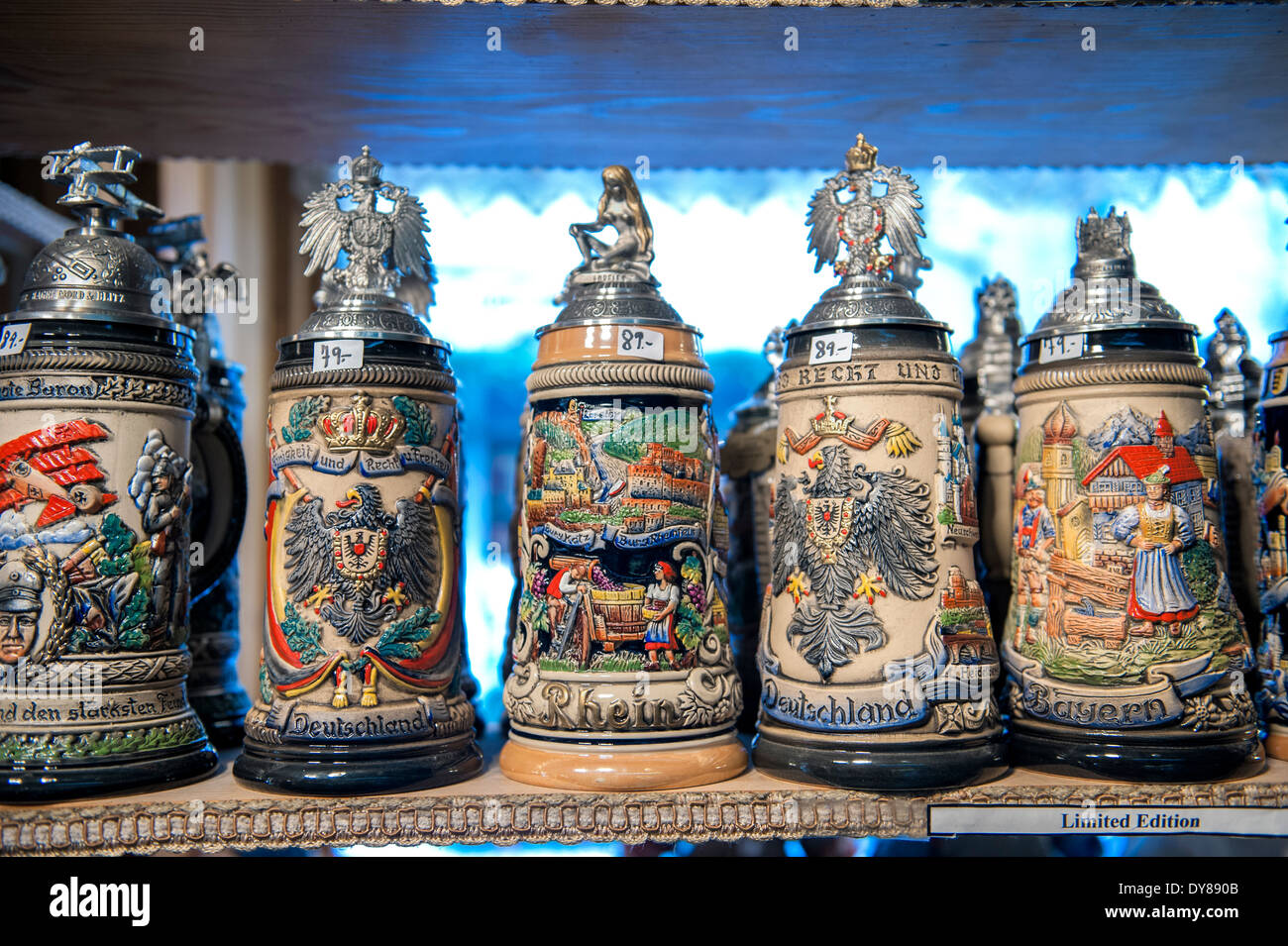 La birra steins per la vendita, Rothenburg, Germania Foto Stock