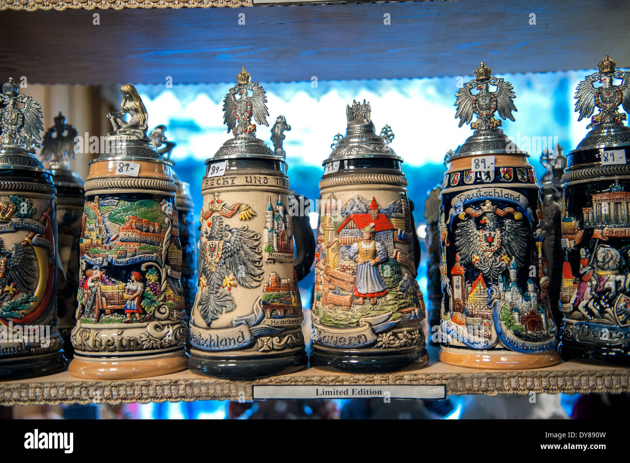La birra steins per la vendita, Rothenburg, Germania Foto Stock