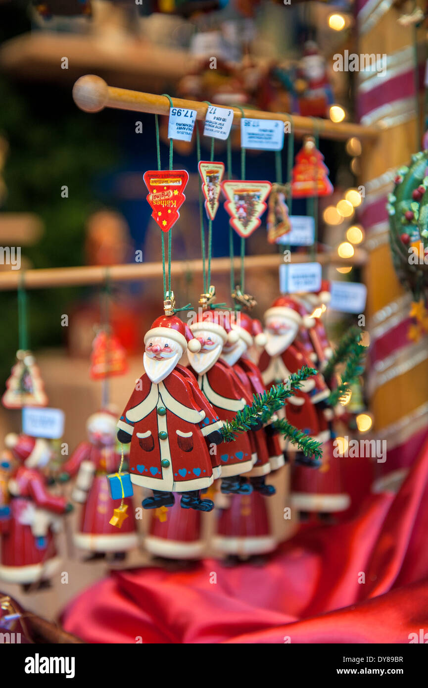 Decorazioni di Natale per la vendita, Rothenburg, Germania Foto Stock