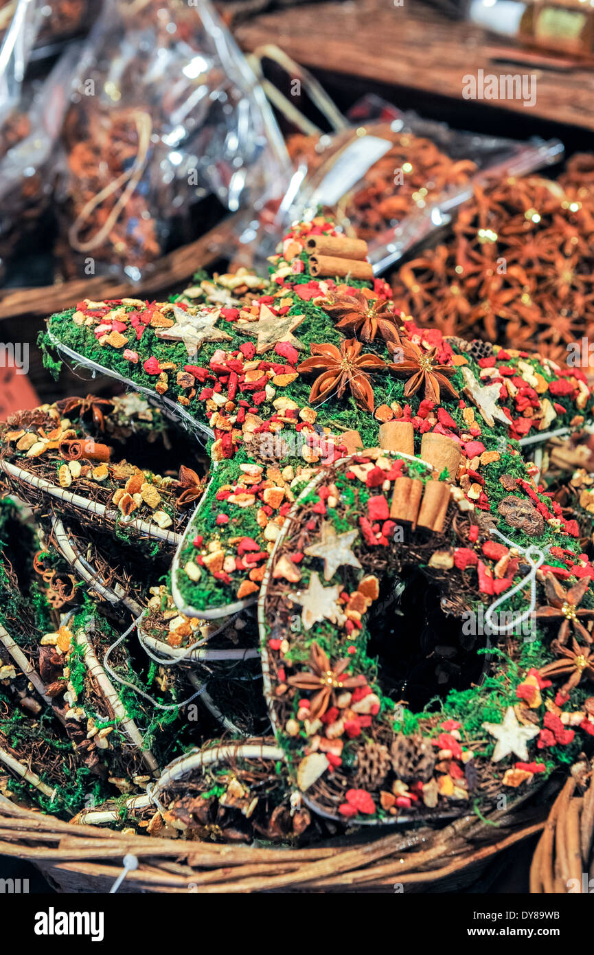 Holiday decorazione presso il mercato di Natale, Colonia, Germania Foto Stock