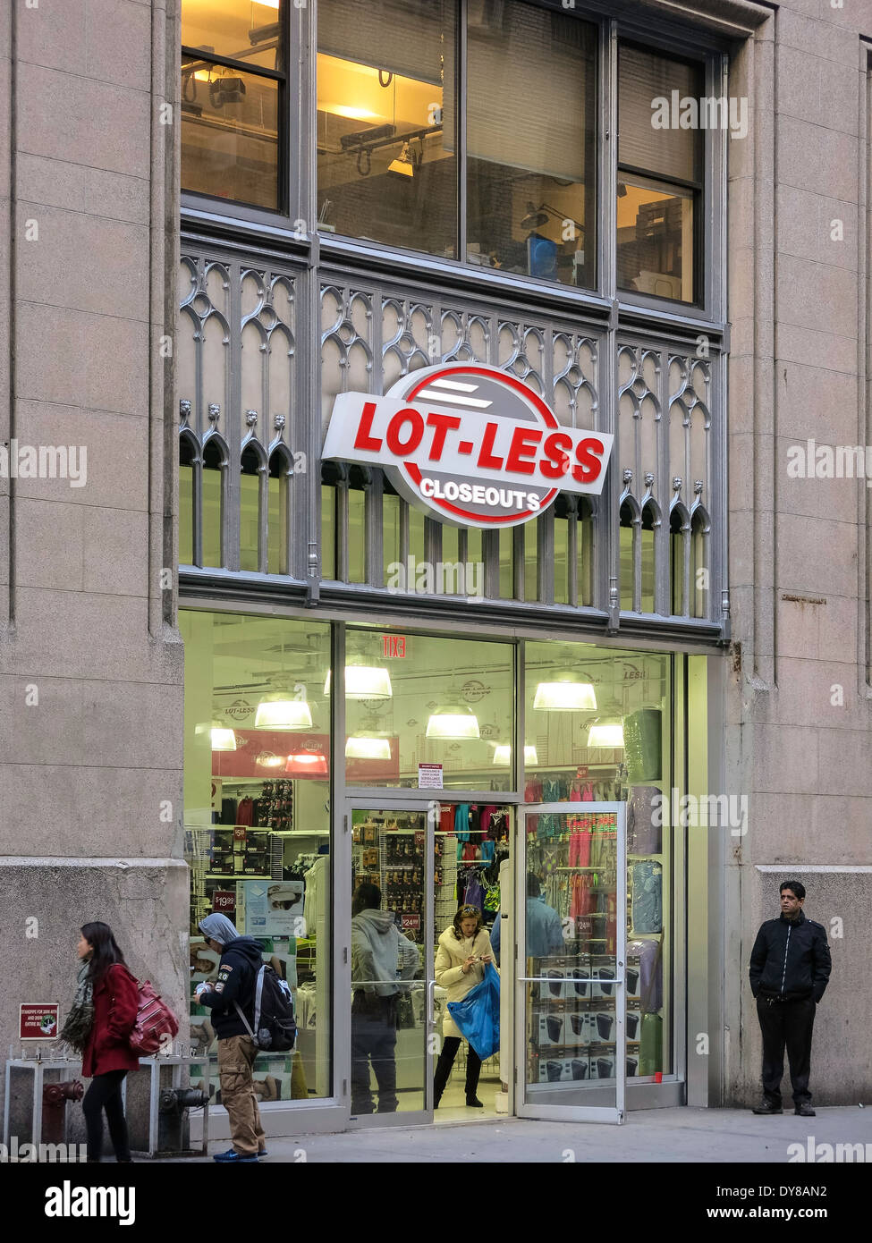 Ingresso anteriore,Lot-Less Chiusura negozio di sconto, NYC, STATI UNITI D'AMERICA Foto Stock