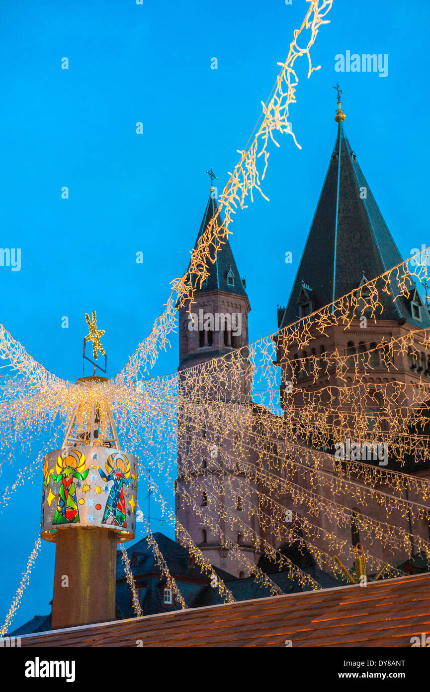 San Martin's Cathedral, vacanze luci al crepuscolo, mercato di Natale, Mainz, Germania Foto Stock