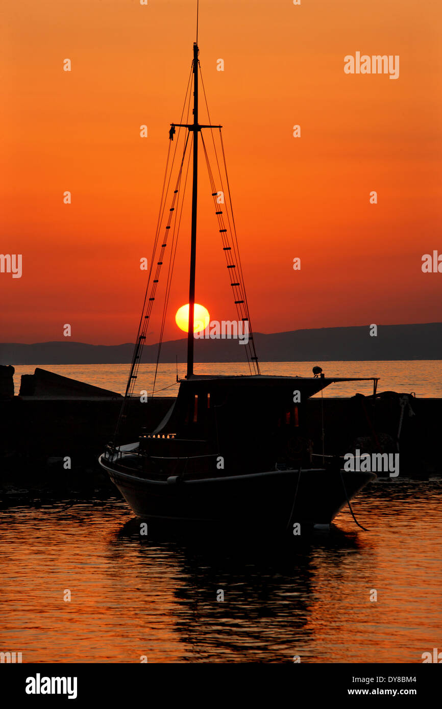 Tramonto al piccolo porto di Kardamyli, Messenia prefettura, Peloponneso, Grecia Foto Stock