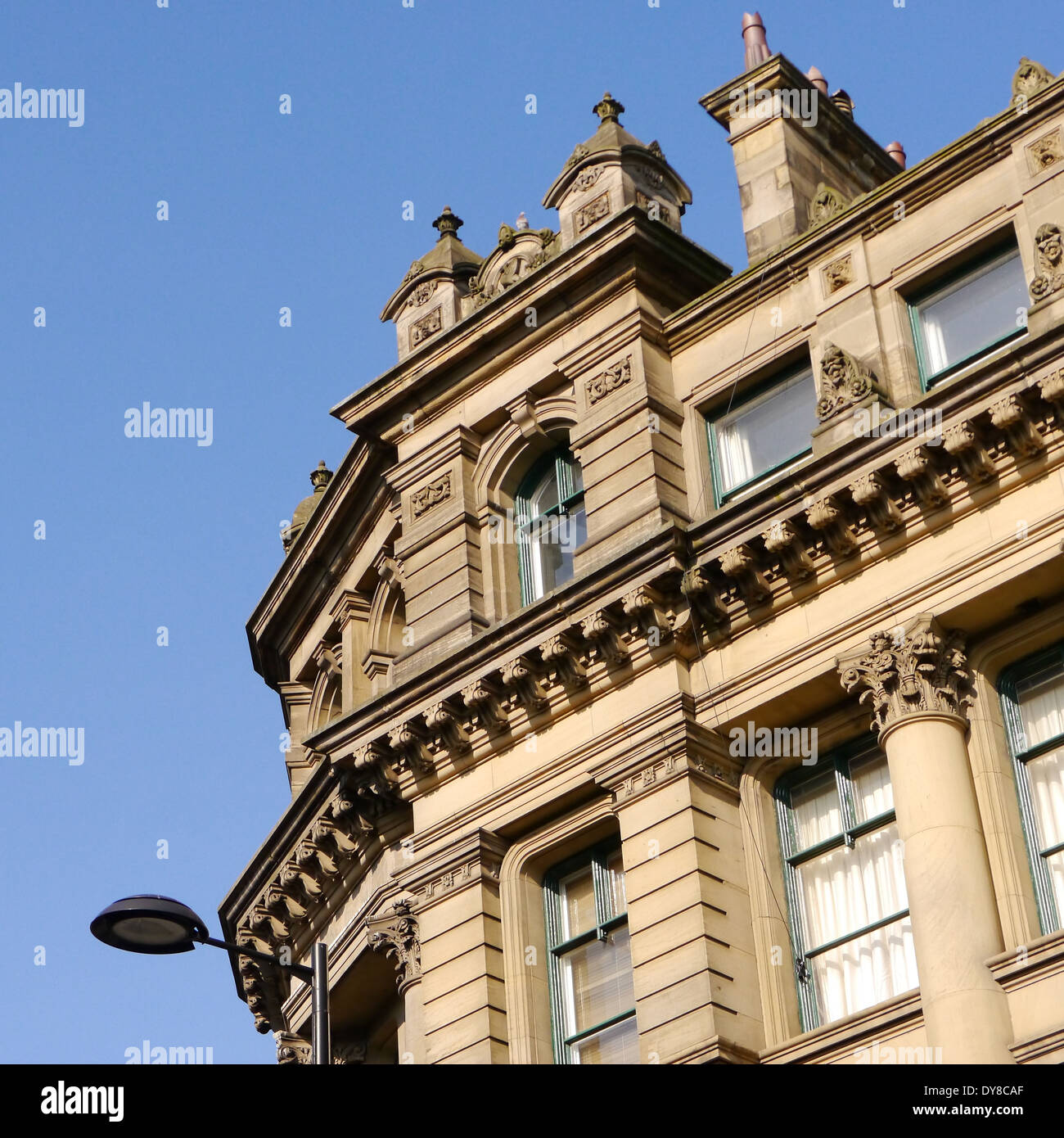 Le caratteristiche architettoniche di stile neo-classico edificio di pietra, Grainger Town, Newcastle upon Tyne Foto Stock