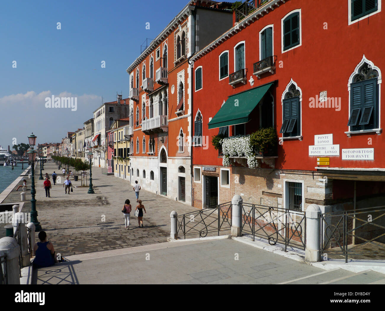 La fondamenta zattere al ponte lungo, canele della Giudecca, Dorsoduro, Venezia, Italia Foto Stock